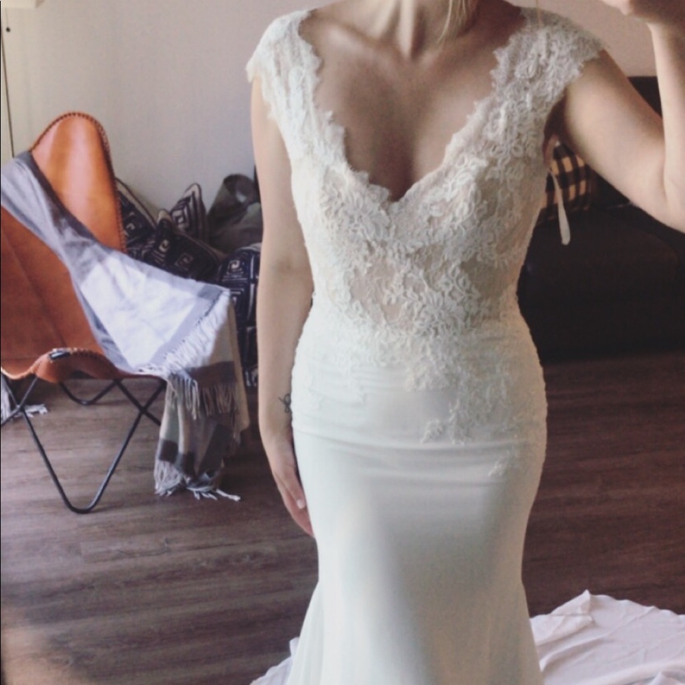 Pronovias Barcelona Atelier Size 2 - Picture 4 of 6